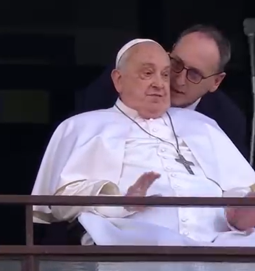 Imagem - Papa Francisco faz primeira aparição pública na janela do hospital