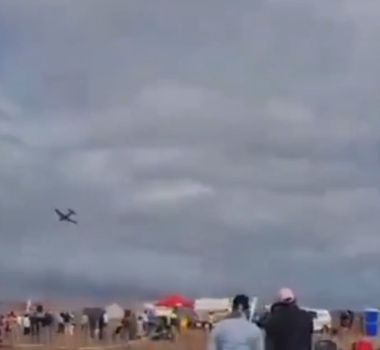 Imagem - Vídeo mostra momento em que avião cai durante show aéreo na África do Sul