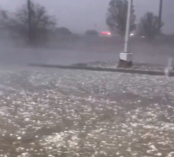 Imagem - Chuva de granizo com blocos de gelo do tamanho de bola de golf assusta moradores nos EUA