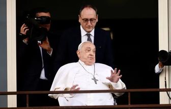 Papa Francisco ficou tão próximo da morte que médicos consideraram interromper tratamento