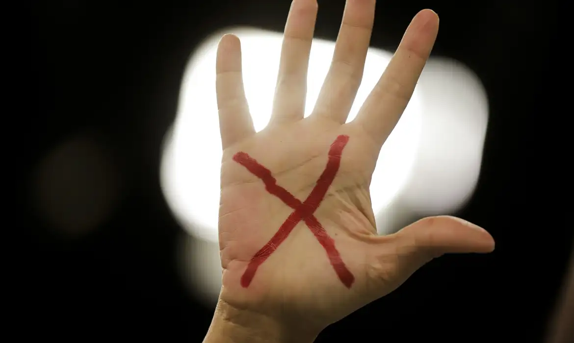 Imagem - Brasil registra 1.450 feminicídios em 2024, 12 a mais que ano anterior