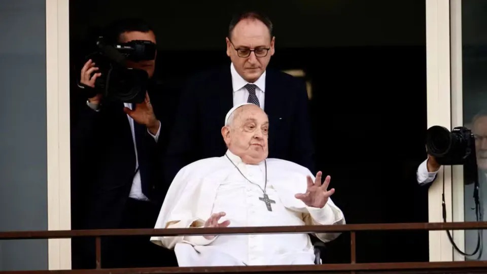 Imagem - Papa Francisco ficou tão próximo da morte que médicos consideraram interromper tratamento