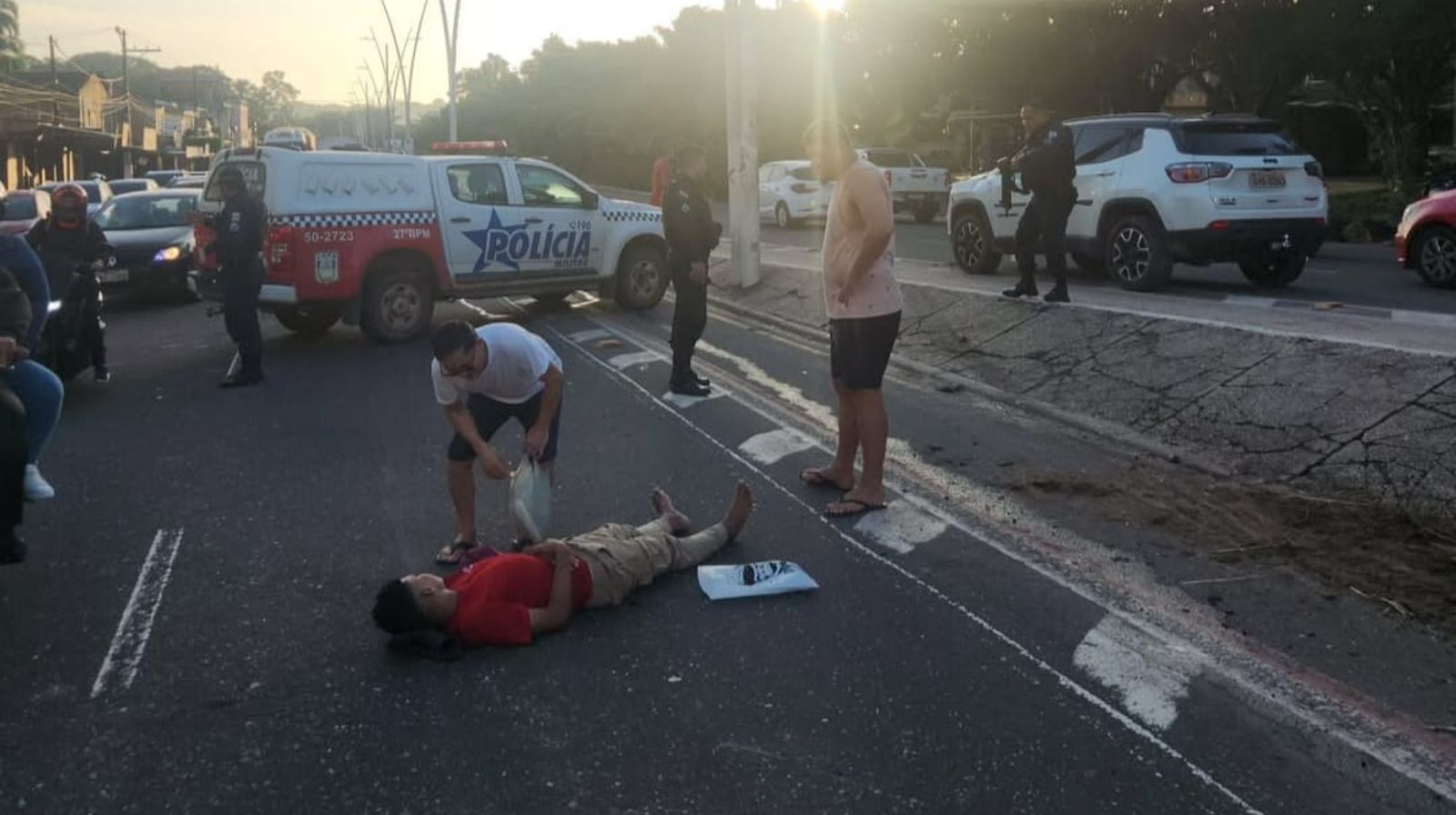 Imagem - Jovem fica ferido após ser atropelado por carro na João Paulo II, em Belém