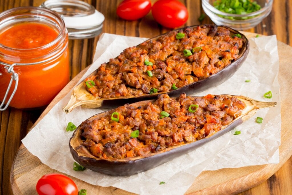 Berinjela recheada com carne moída (Imagem: Lapina Maria | Shutterstock)