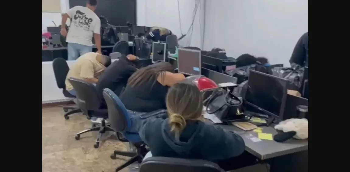 Imagem - Polícia desmonta escritório usado por criminosos para aplicar golpes em aposentados