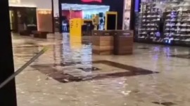 Imagem - Após temporal, água invade shopping Grand Plaza na Grande São Paulo; assista