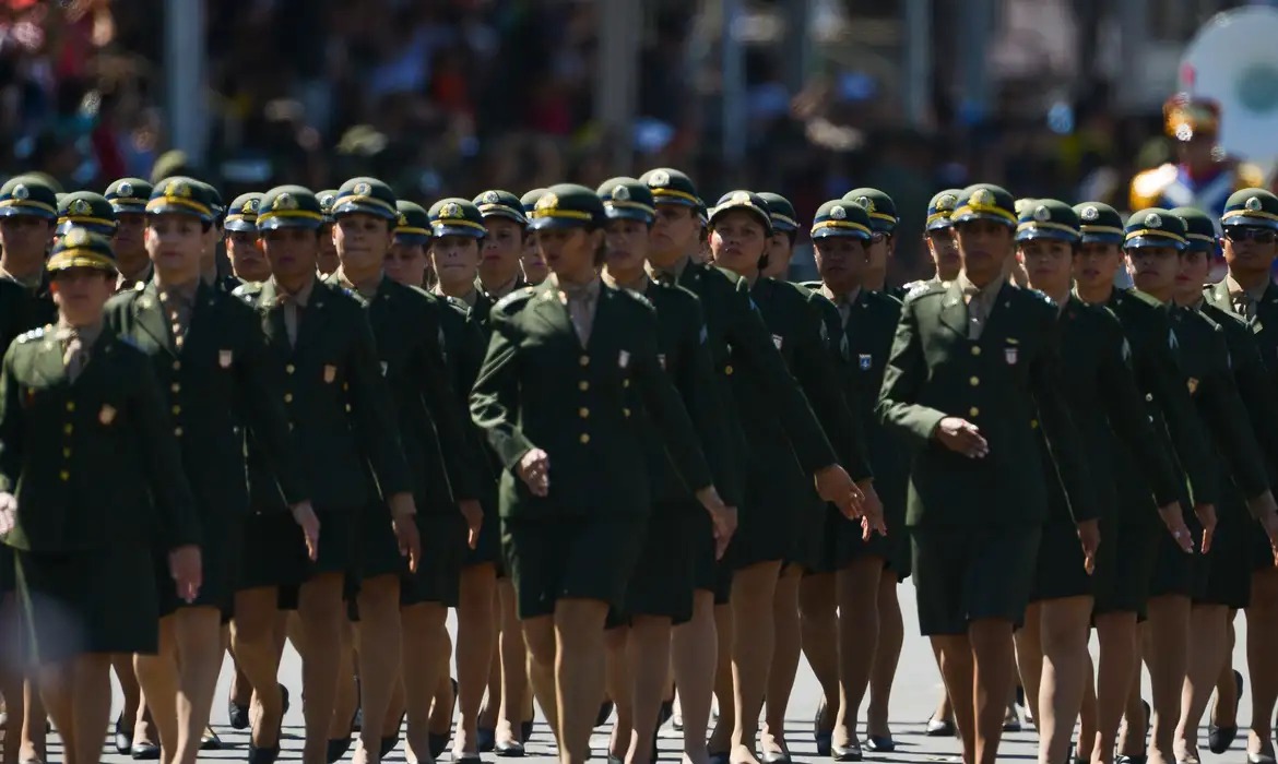 Imagem - Saiba qual será o salário das primeiras mulheres soldados do Exército