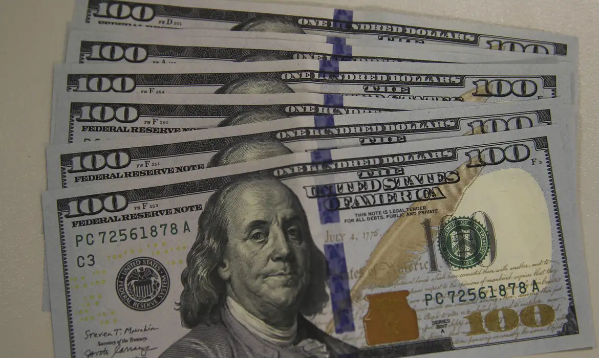 Imagem - Dólar sobe para R$ 5,83 após retaliação da China a tarifas de Trump