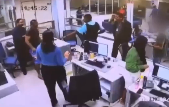 Imagem - Vídeo: Durante discussão, segurança de banco atira em cliente que morre no local
