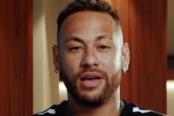 Imagem - Neymar faz culto em casa após rumor de traição