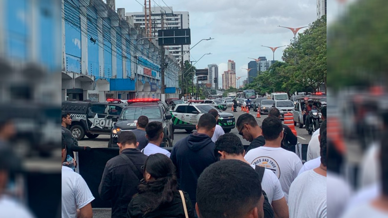 Imagem - Almirante Barroso, em Belém, é bloqueada por manifestantes