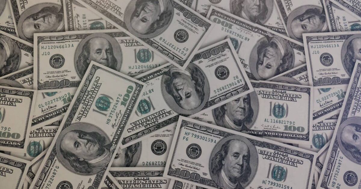 Dólar no fim de 2025 segue em R$ 5,80, projeta Focus.