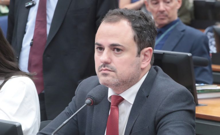 Imagem - Vídeo: Conselho de Ética aprova cassação de Glauber Braga por agredir militante do MBL