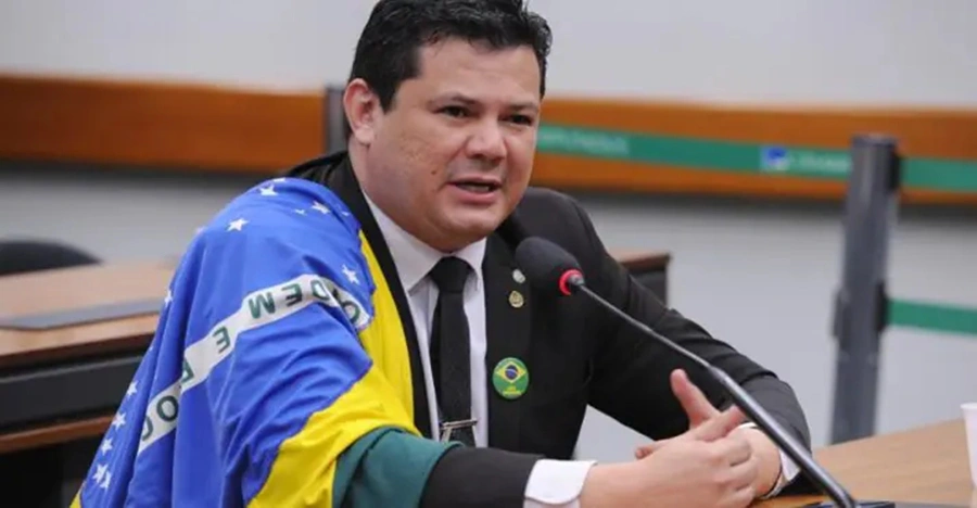 Imagem - Gilvan da Federal pede desculpas por desejar morte de Lula em sessão da Câmara