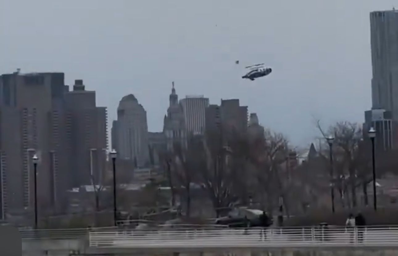 Imagem - Vídeo: helicóptero cai no Rio Hudson, em Nova York e deixa 6 mortos