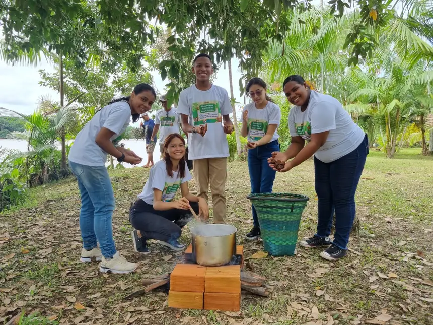 Imagem - Estudantes de ensino público do Pará criam repelente de andiroba