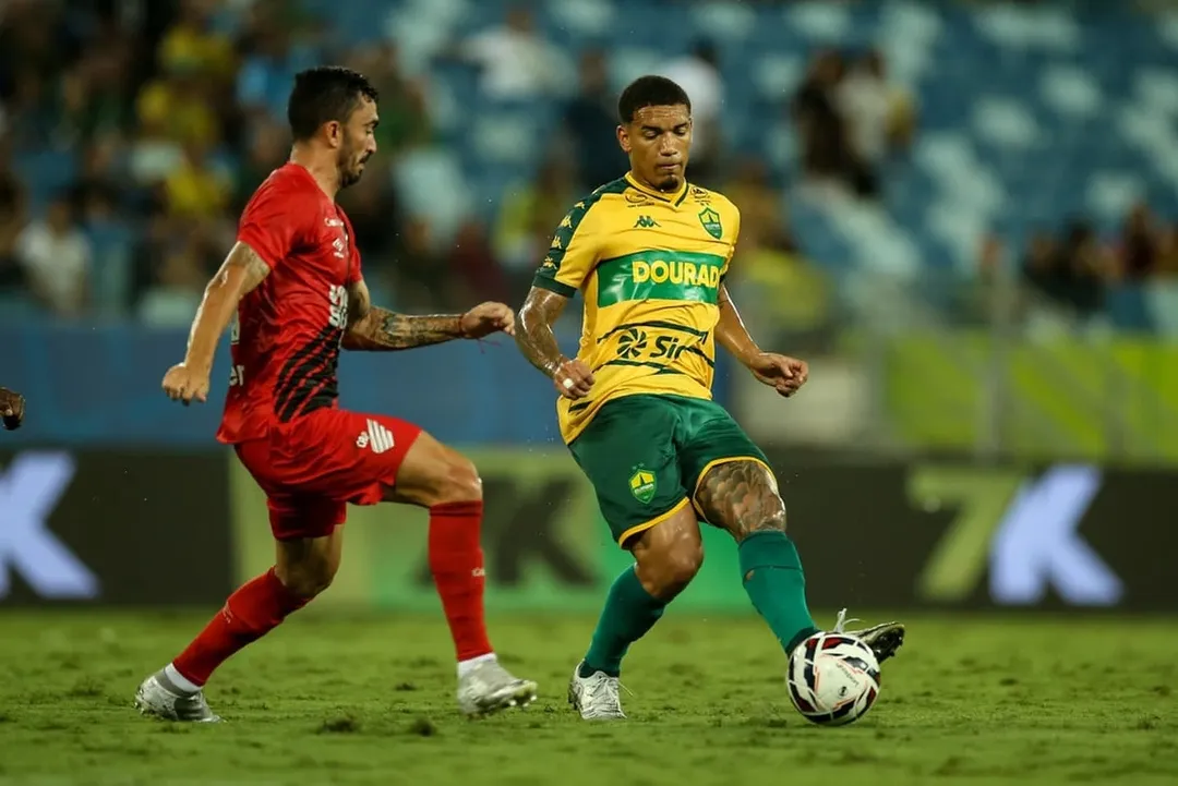 Imagem - Athletico-PR é superado pelo Cuiabá e perde a primeira na Série B