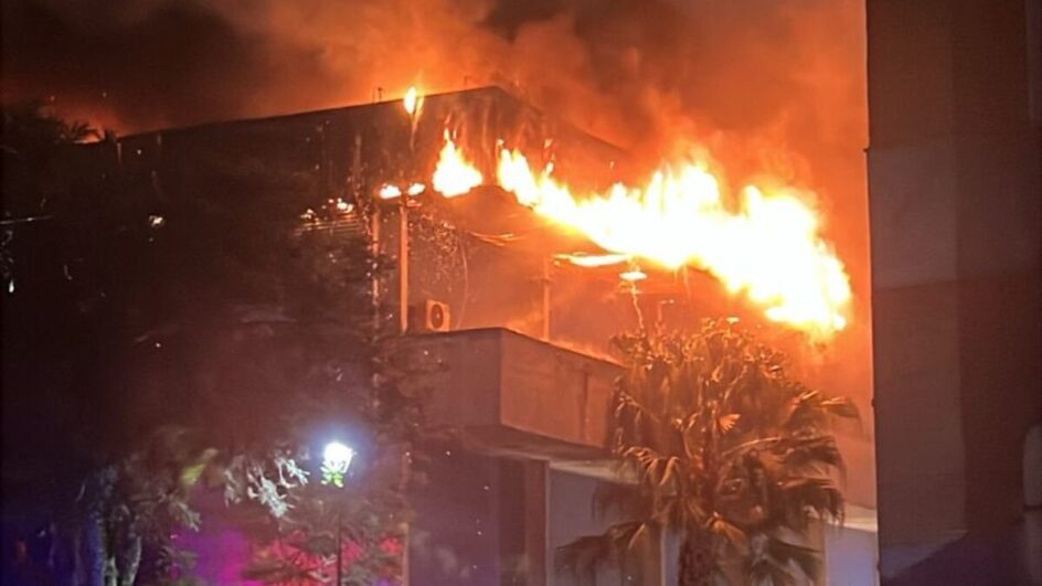 Imagem - Vídeo: incêndio atinge teatro da PUC em Curitiba