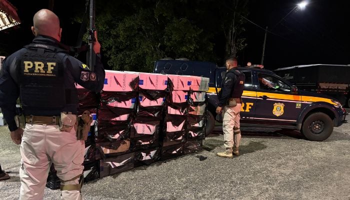 Imagem - 15 mil maços de cigarros contrabandeados são apreendidos em ônibus na BR-316, em Castanhal