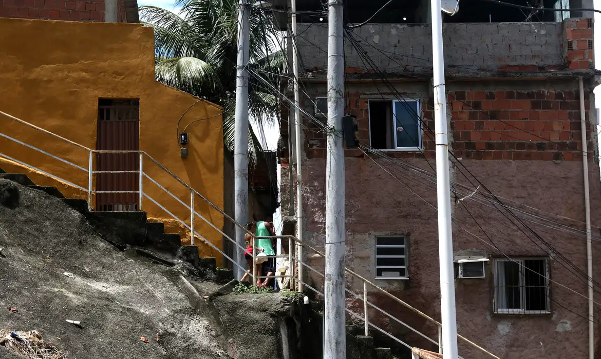 Imagem - Pretos e pardos têm menos acesso à infraestrutura urbana que brancos, diz IBGE