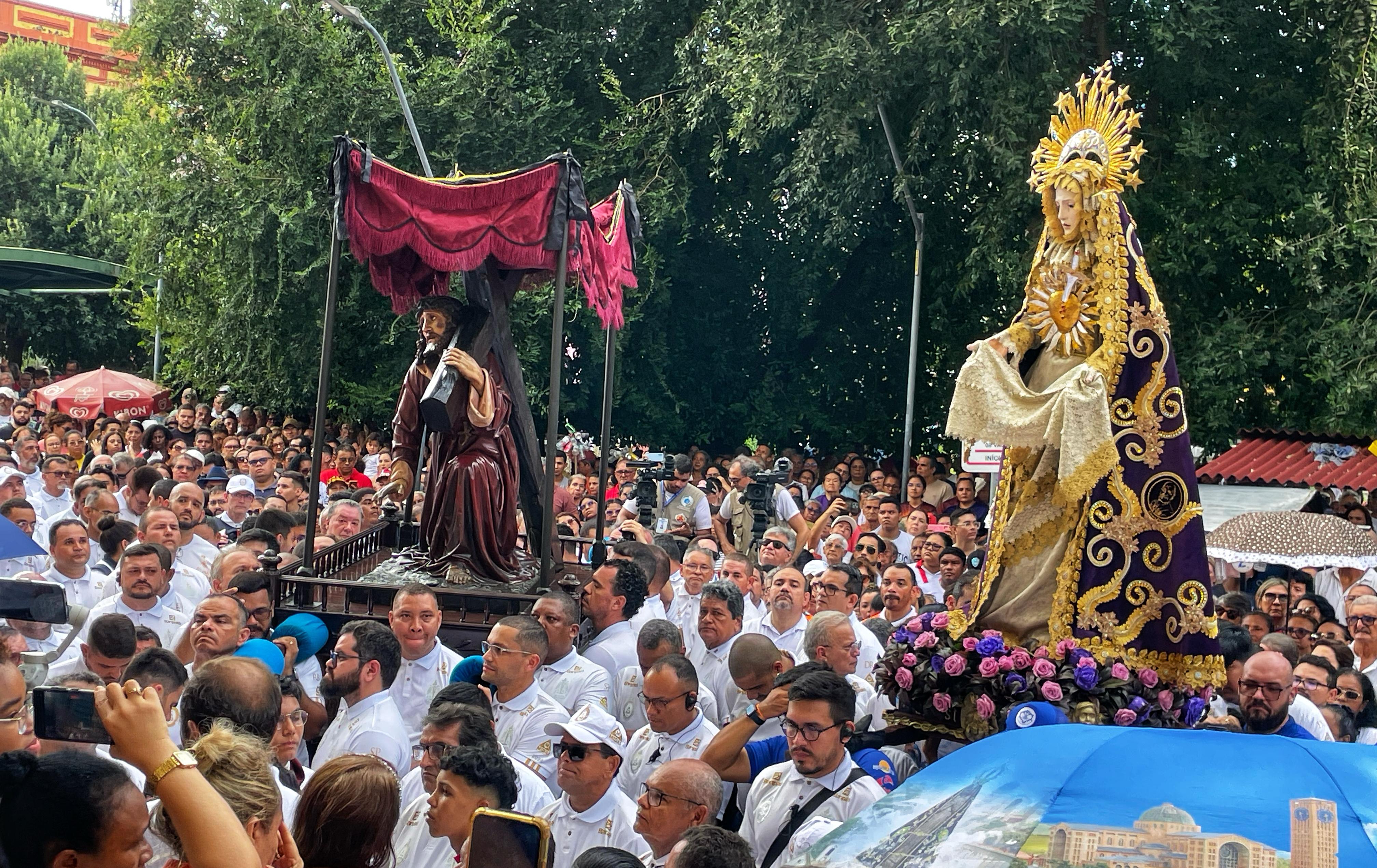 Imagem - Procissões da Via Sacra e do Encontro emocionam devotos pelas ruas de Belém; assista