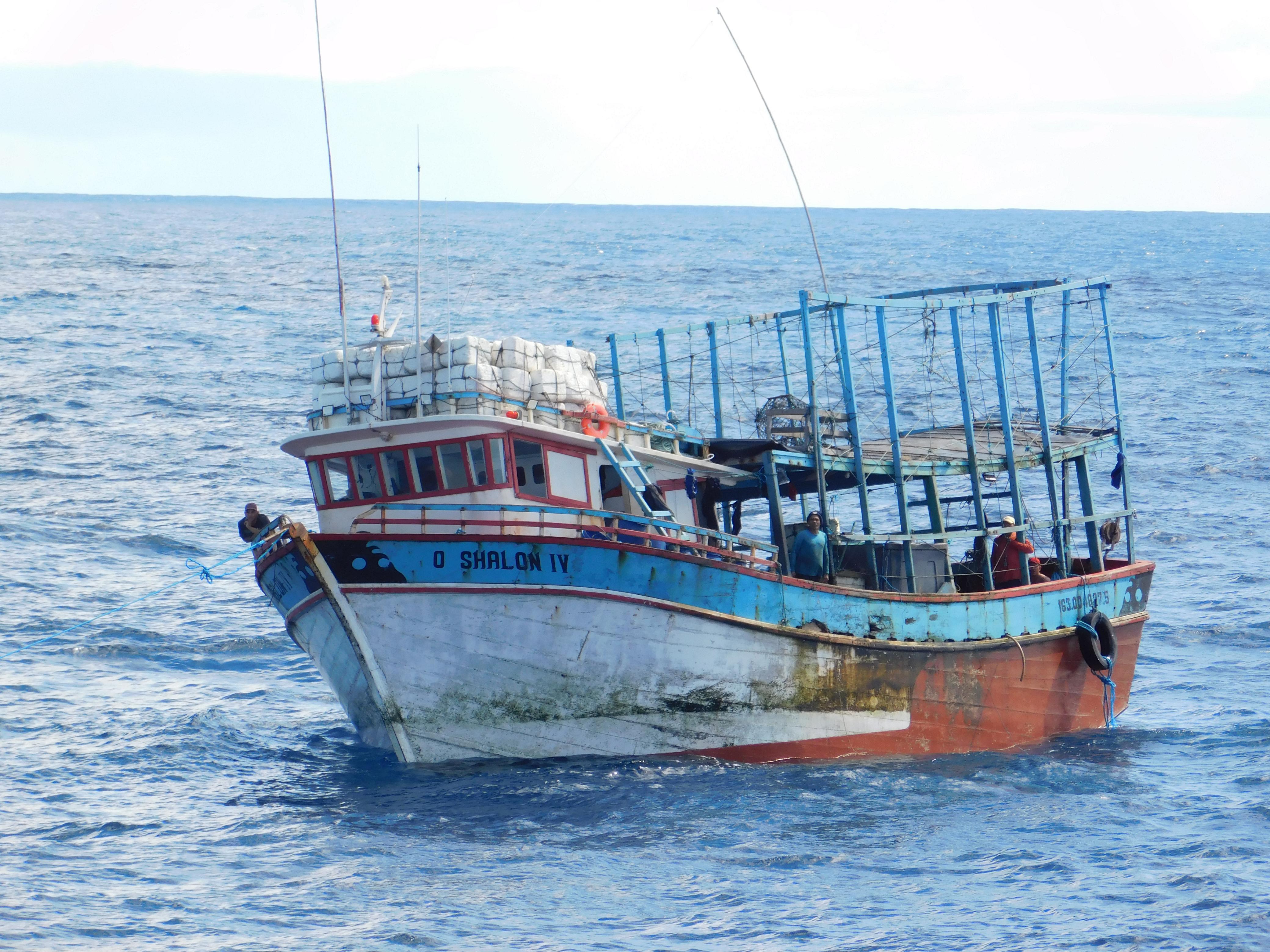 Imagem - Marinha apreende barco com uma tonelada de pescado irregular