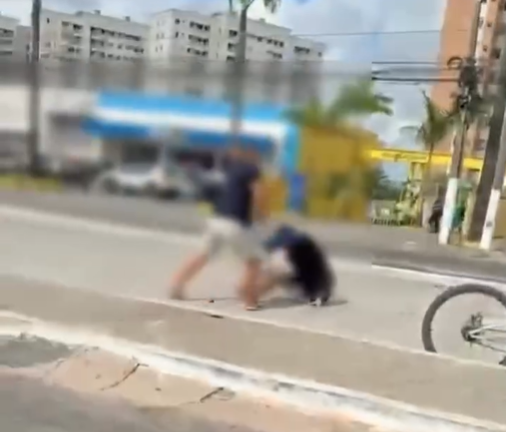 Imagem - Vídeo: motorista perde paciência após suposta ameaça de pedinte na Augusto Montenegro