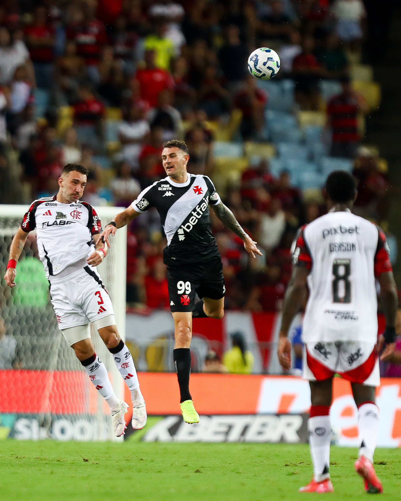 Imagem - Flamengo pressiona mas Vasco segura empate em clássico no Brasileirão