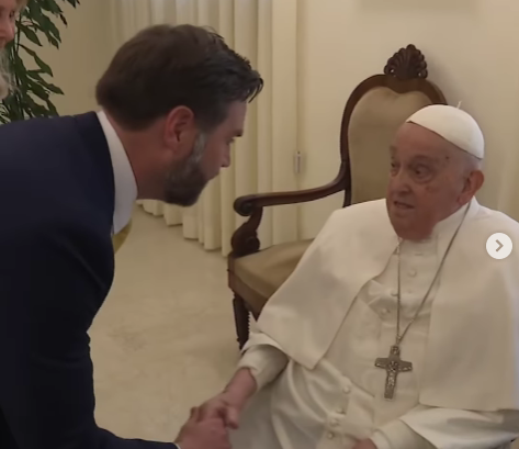 Imagem - Vice-presidente dos EUA, JD Vance, visita Papa Francisco no Vaticano