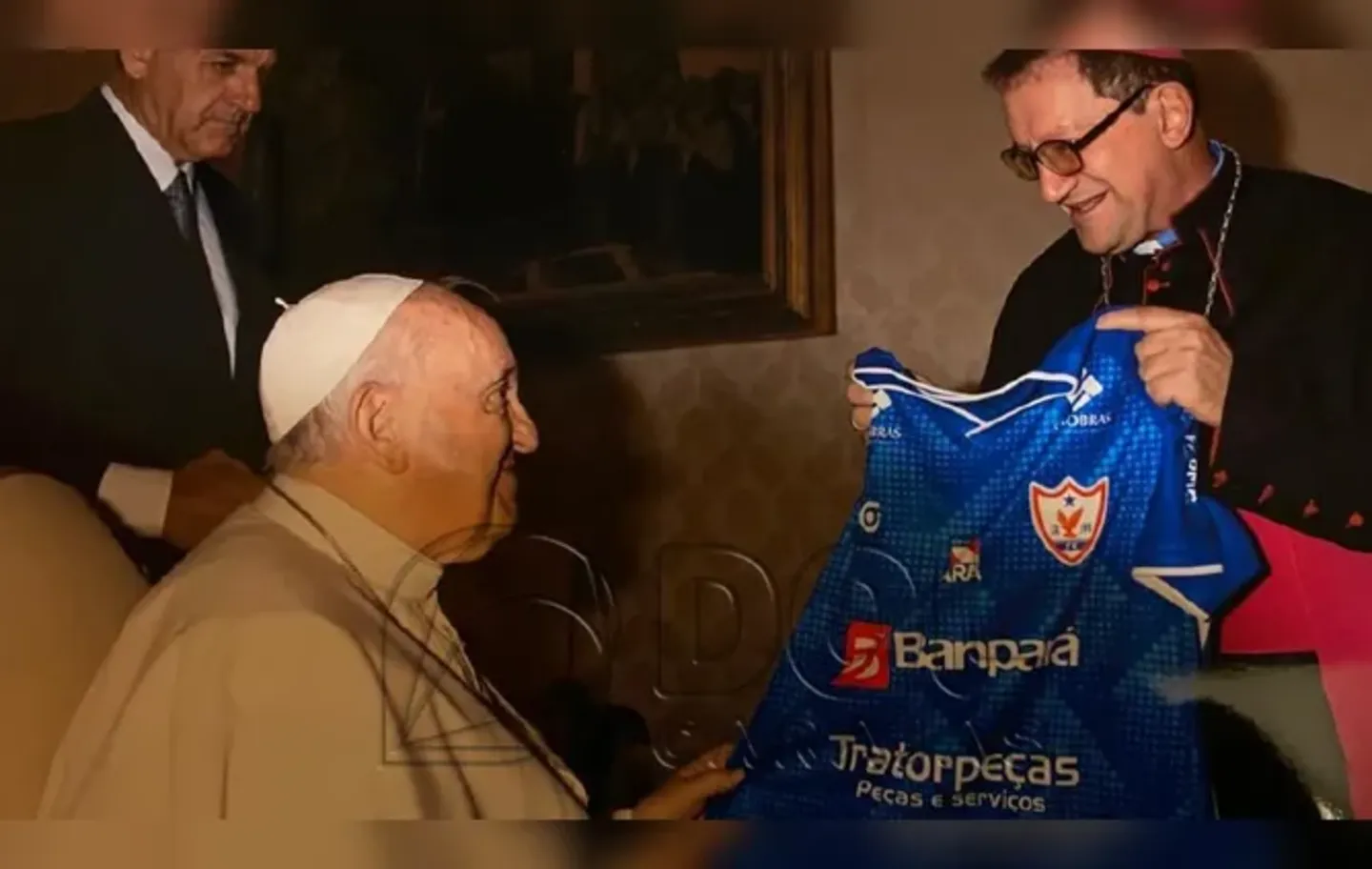 Imagem - Águia de Marabá homenageia Papa Francisco e relembra entrega de camisa ao pontífice