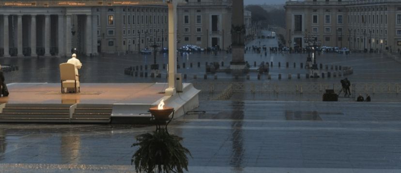 Imagem - Papa rezou sozinho em praça durante pandemia e cena emocionou católicos; assista e relembre