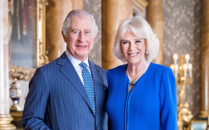Imagem - Rei Charles e rainha Camilla lamentam morte do papa e dizem estar com 'coração pesado'