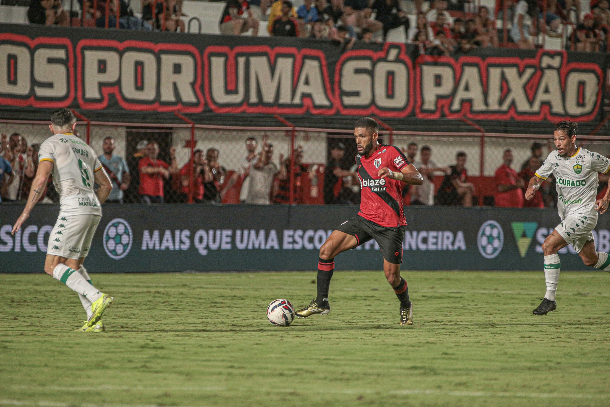 Imagem - Atlético-GO e Cuiabá empatam em jogo agitado da Série B