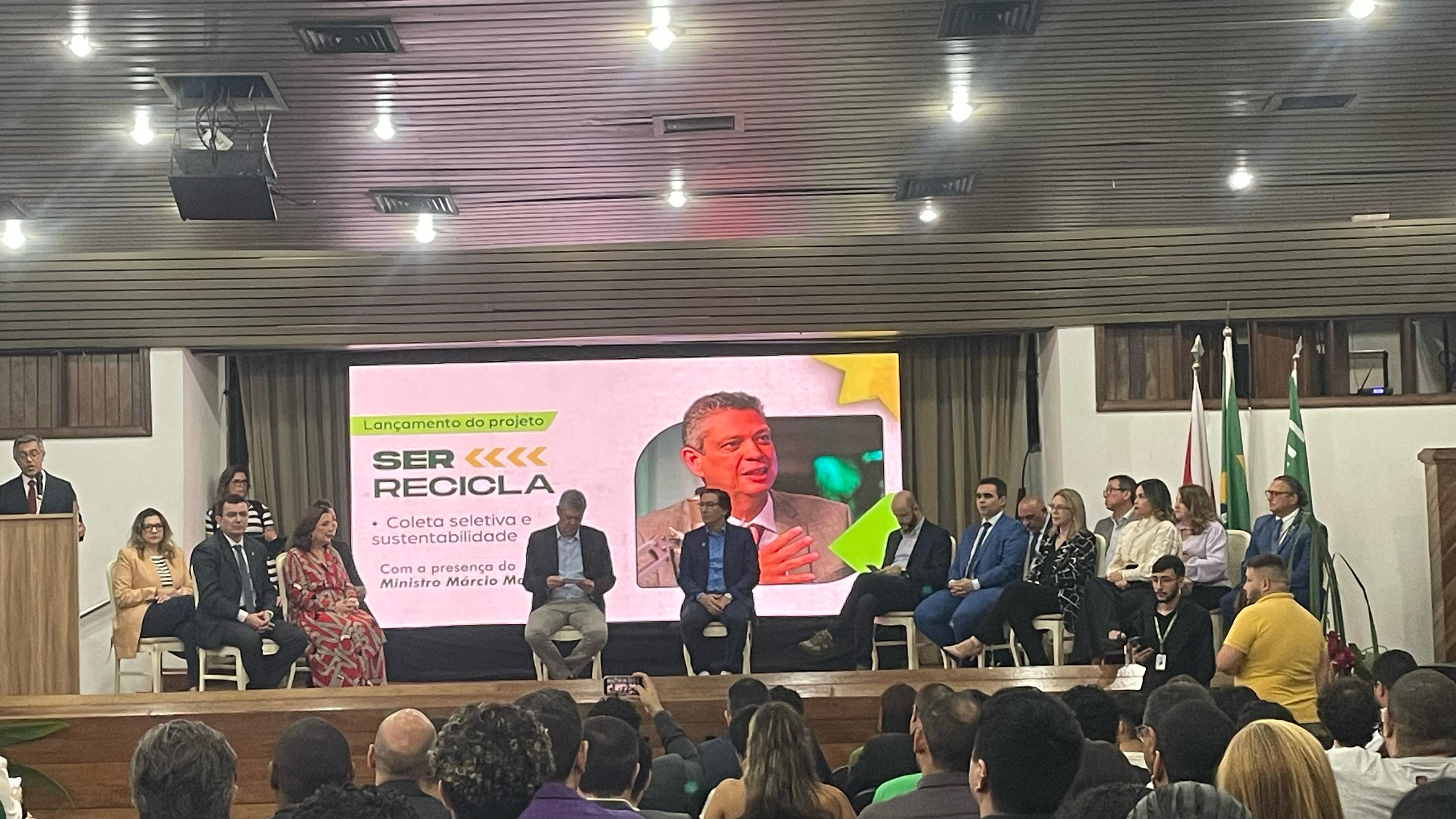 Imagem - Universidade lança projeto nacional de reciclagem com presença do ministro Márcio Macêdo
