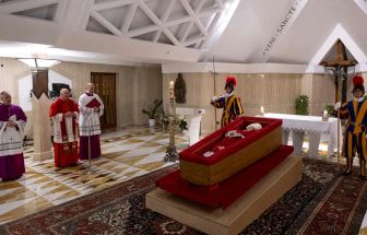 Ministros e parlamentares acompanham Lula na despedida do papa em Roma