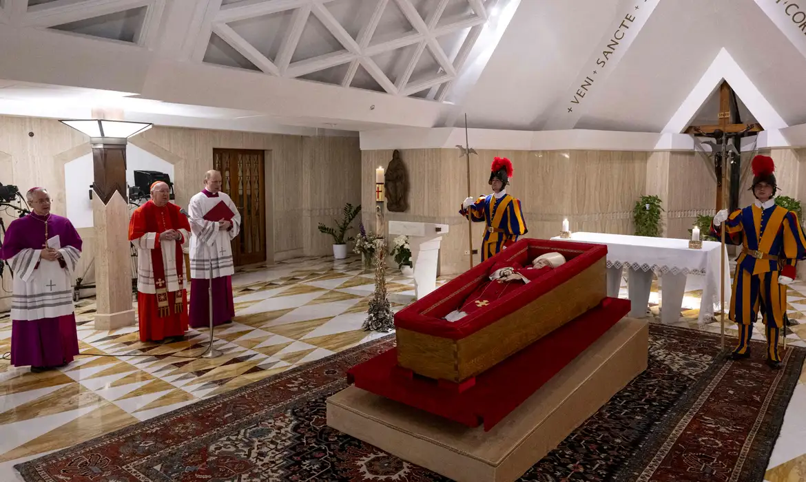 Imagem - Ministros e parlamentares acompanham Lula na despedida do papa em Roma