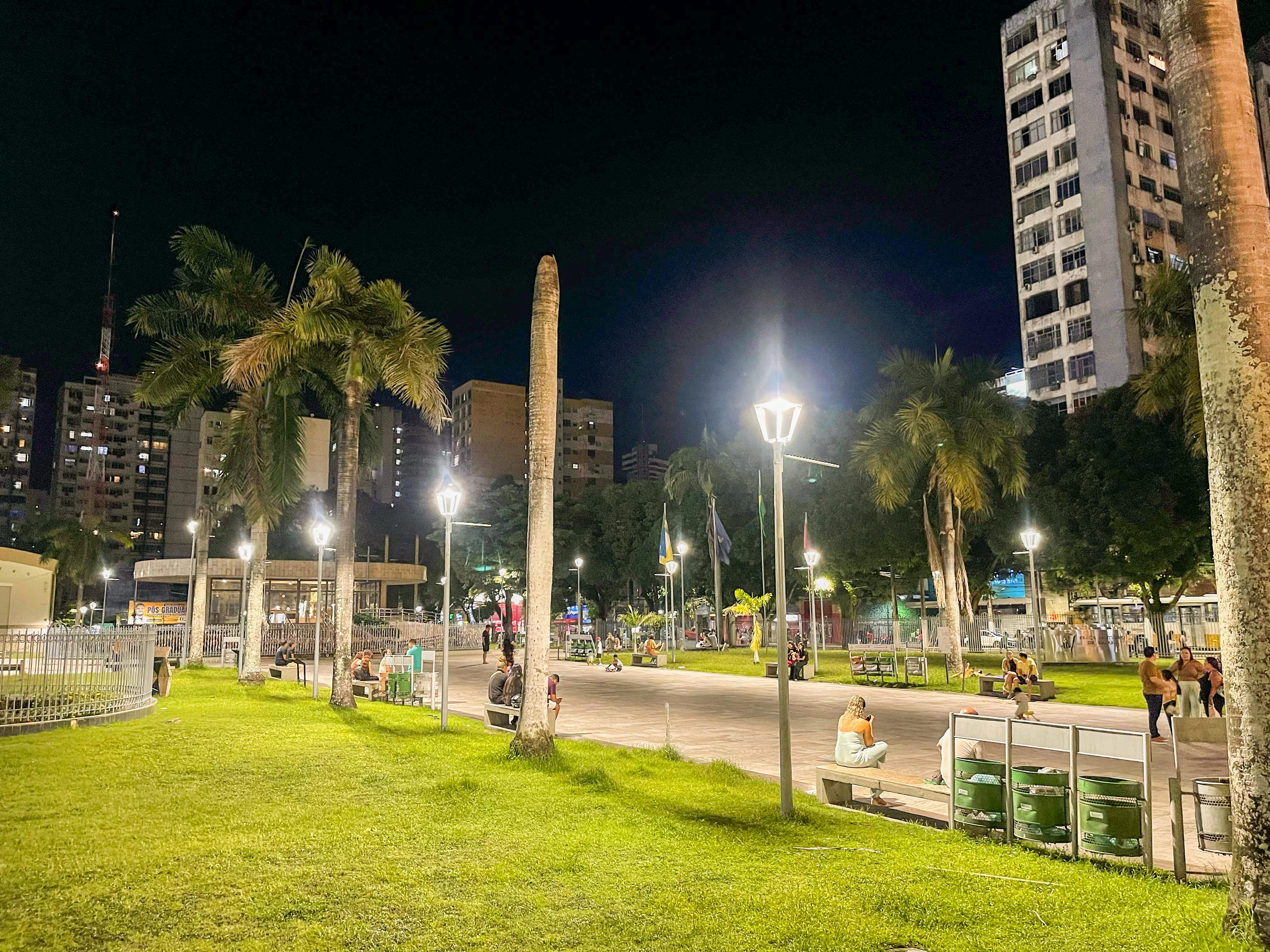 Imagem - Praça Santuário é reaberta com nova iluminação em frente à Basílica de Nazaré, em Belém