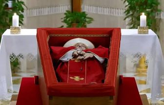 Em último dia do velório de papa Francisco, Vaticano ajusta detalhes para funeral