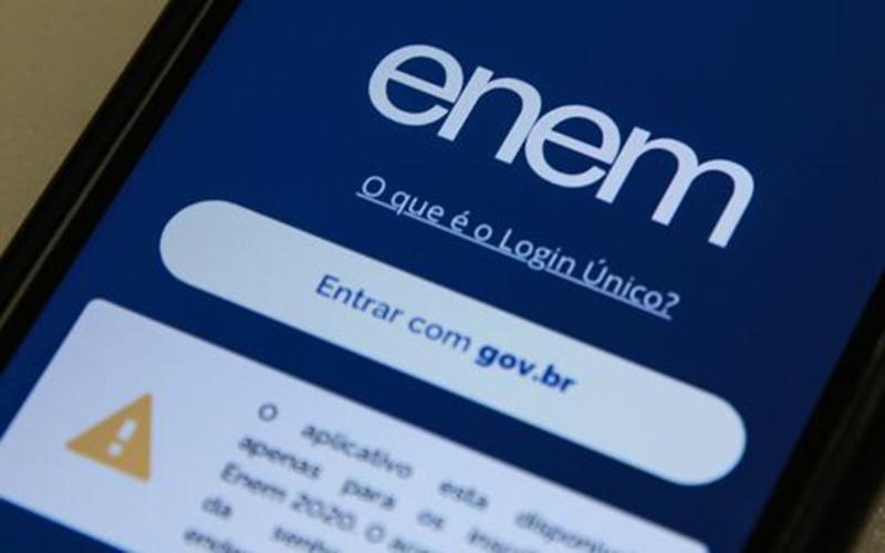 Quem não compareceu aos dois dias do Enem 2024 precisa justificar ausência caso queira participar da edição de 2025 gratuitamente.