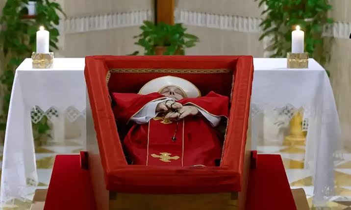 Imagem - Em último dia do velório de papa Francisco, Vaticano ajusta detalhes para funeral