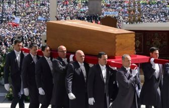 Vaticano divulga imagens do último adeus ao Papa Francisco; veja