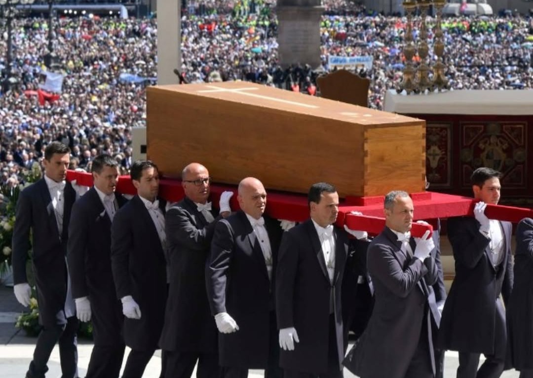 Imagem - Vaticano divulga imagens do último adeus ao Papa Francisco; veja