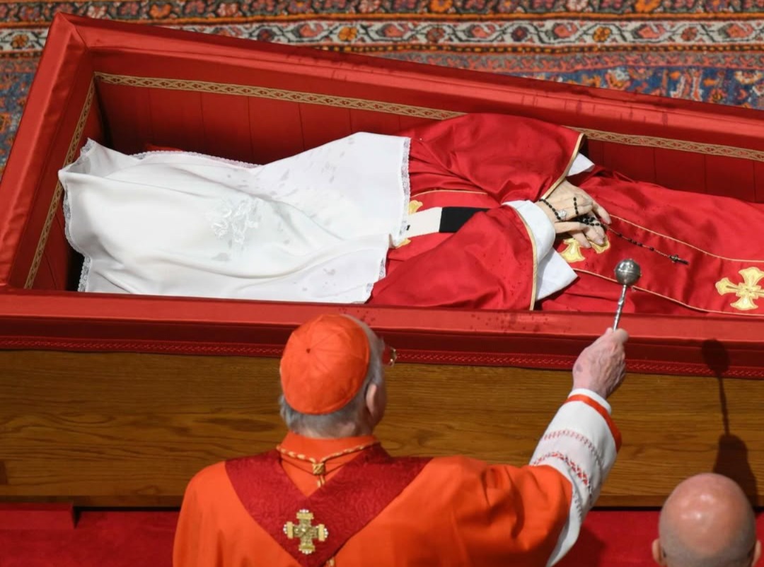 Imagem - Brasileiros madrugam para acompanhar funeral do papa Francisco