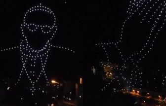 Papa Francisco tem imagem desenhada por 200 drones, em Barcelona; assista