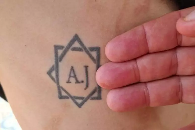 Imagem - Homem escravizado é obrigado a tatuar iniciais de patrões em MG