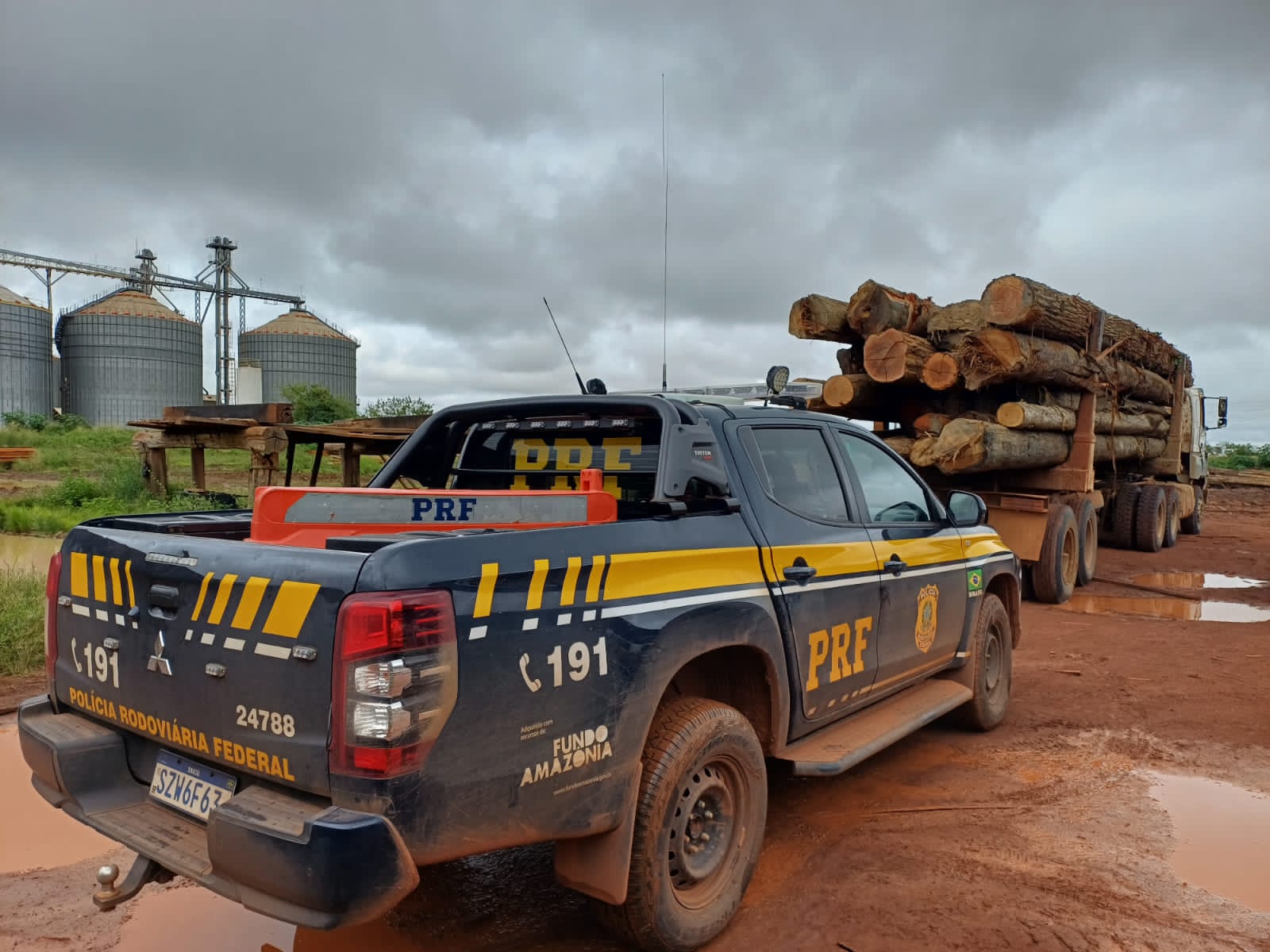Imagem - PRF apreende 35,30 m³ de madeira ilegal durante fiscalização na BR-010, no Pará