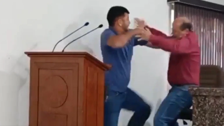 Imagem - Vídeo: vereadores trocam socos durante sessão no interior do Mato Grosso