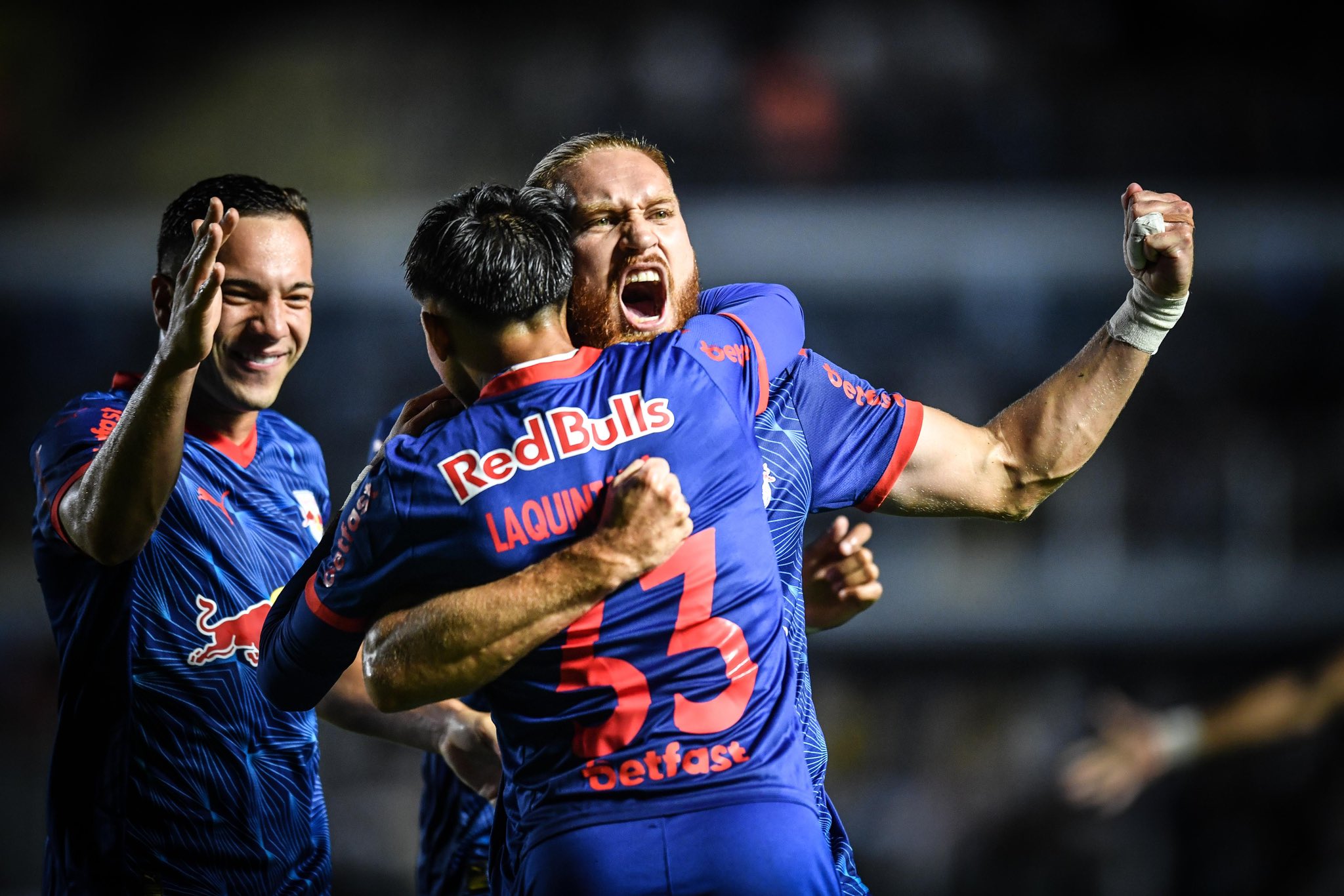 Imagem - Bragantino domina e vence o Santos na Vila Belmiro pelo Brasileirão