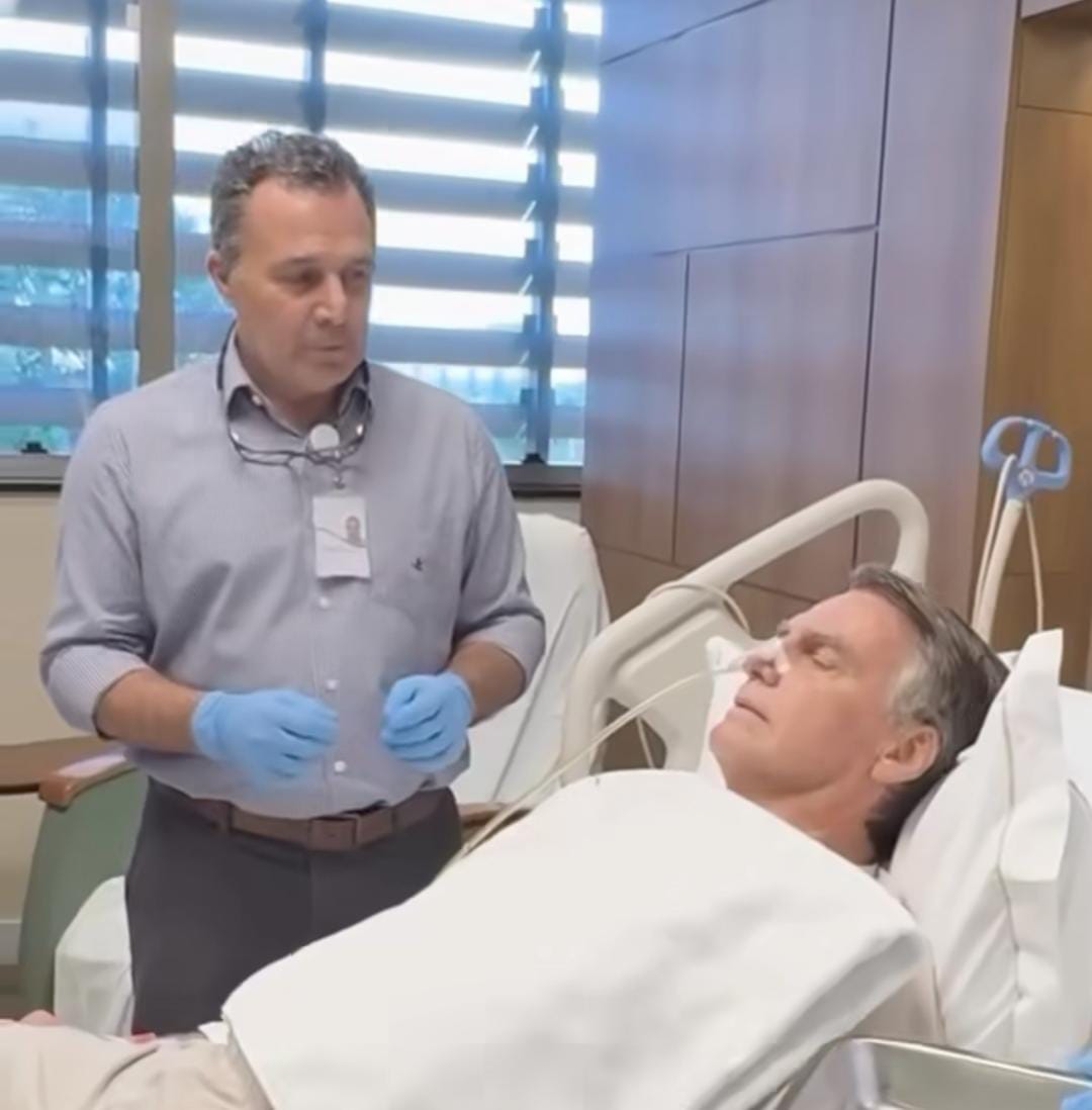Imagem - Bolsonaro passa por procedimento de retirada de sonda nasogástrica; político postou nas redes sociais