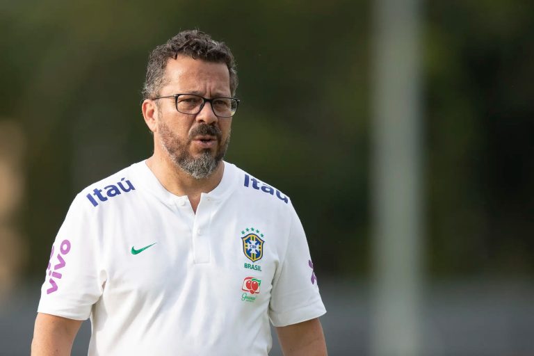 Imagem - Santos acerta contratação de Cleber Xavier como técnico e mira renovação com Neymar